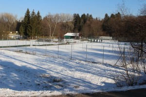 Tennisanlage im Winter